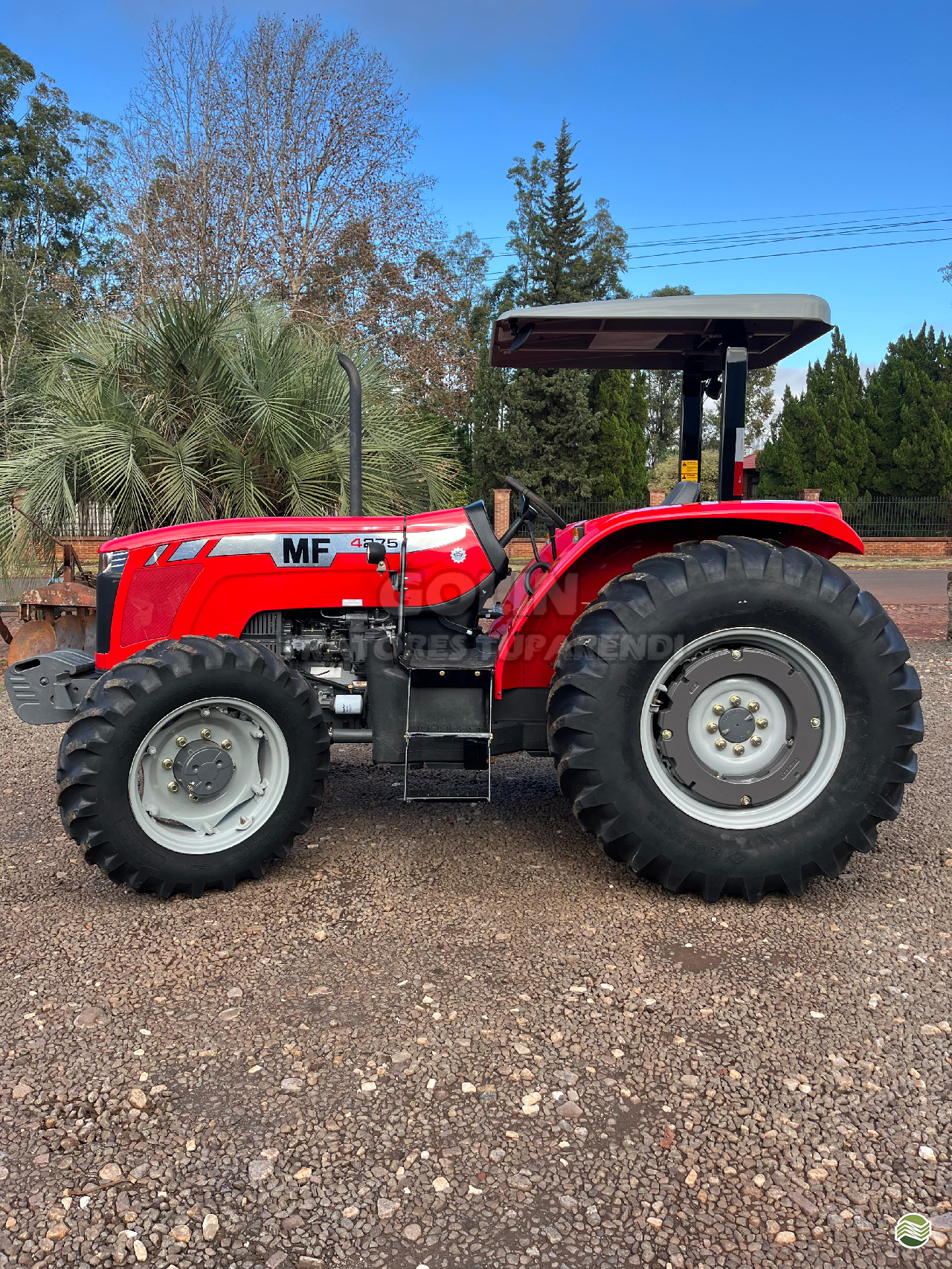 TRATOR MASSEY FERGUSON MF 4275 Tração 4x4 Golin Tratores TUPARENDI RIO GRANDE DO SUL RS
